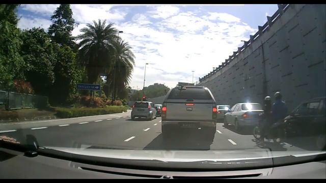 Malaysia snatch thieves on bike broke car window and rob Near Section 16 U-Turn [www.WeBUY.com.my] смотреть онлайн