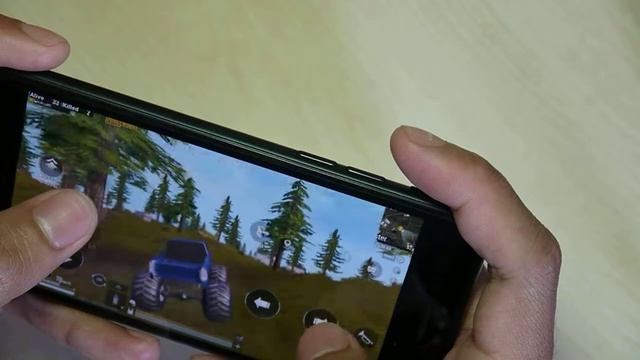 #game Iphone 7 PUBG - 4 Finger Full Gyro | Solo vs Squad смотреть онлайн
