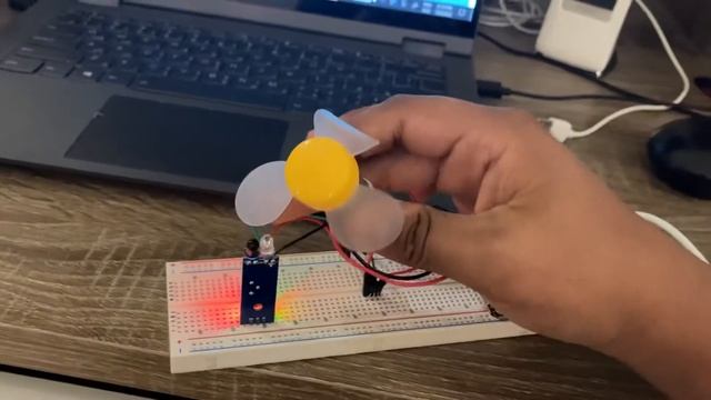Controlling a DC Motor Fan with IR Sensor смотреть онлайн