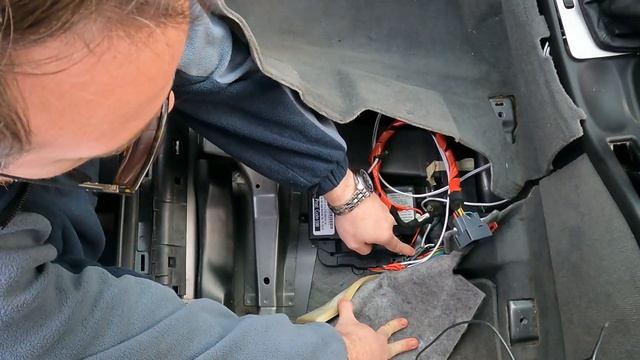 Upgrading Saab 9-5 to Electric Memory Seats - Wiring TWICE - Remove+Replace Rear Seats +Door Cards смотреть онлайн