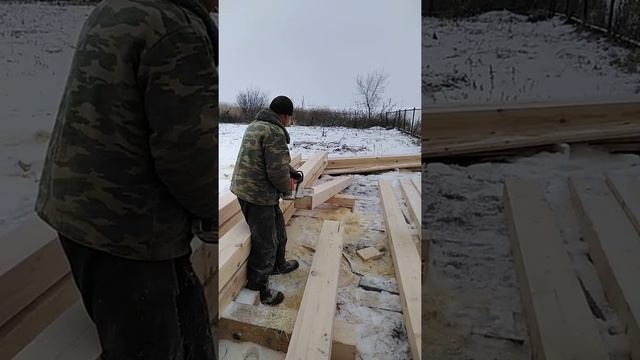 Рубка сруба. Подготовка бруса к укладке. Processing of timber. смотреть онлайн