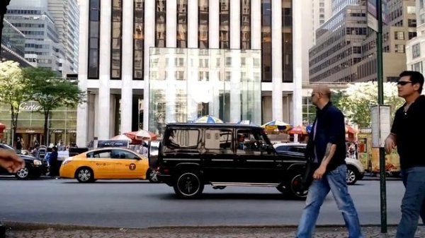 A Day in the Life - Apple Store, Fifth Avenue, NYC