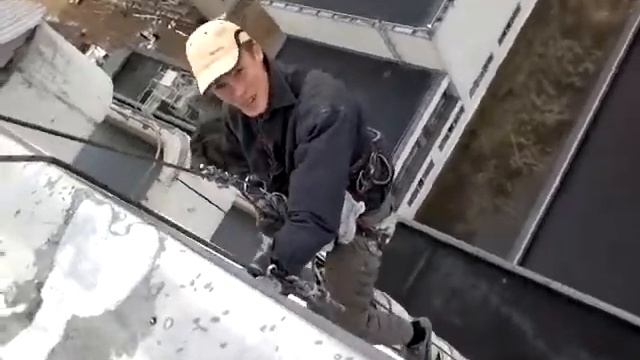 Спуск промышленных альпинистов смотреть онлайн