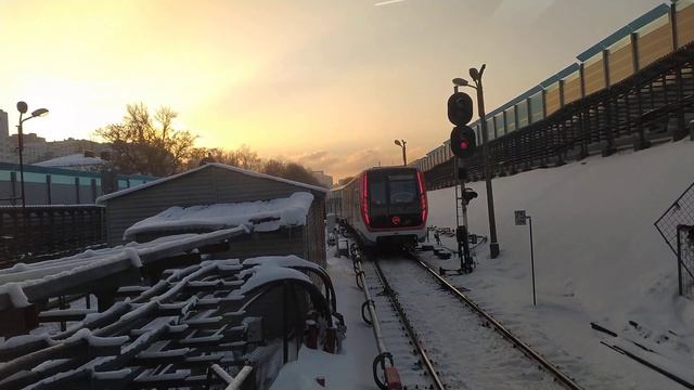 Заезд Москвы 2 в тупик на ст. м. Багратионовская ФЛ 4 смотреть онлайн