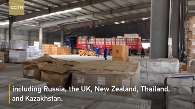 Warehouse in Wuhan receives international donations смотреть онлайн