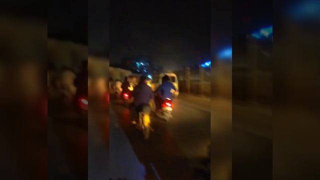 Going to sadar new mobl market tabai vlog hn iphone pasnd nai aya wapis kar diya android liya смотреть онлайн