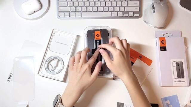 iPhone 14 Pro Deep Purple | Spigen Ultra Hybrid Case, Spigen Glastr EZ Fit смотреть онлайн