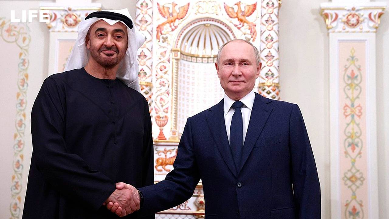 Путин проводит переговоры с Мухаммедом Аль Нахайяном смотреть онлайн