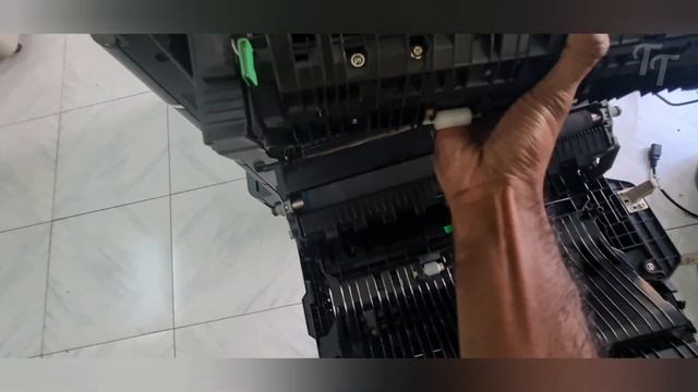 Removing and installing fuser unit in Toshiba e-STUDIO2515AC/3015AC/3515AC/4515AC/5015AC printers смотреть онлайн