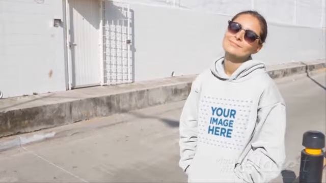 Top 5 Hoodie Video Mockup Woman White Mode смотреть онлайн