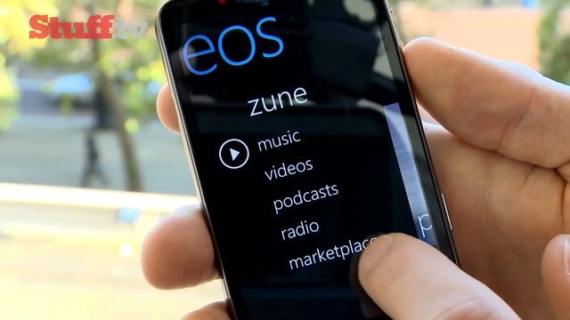 Windows Phone 7 - HTC HD 7 First Look смотреть онлайн