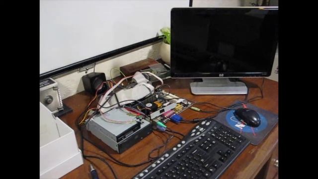 Testing Windows 2000 in a SHOEBOX?! Part 1 смотреть онлайн