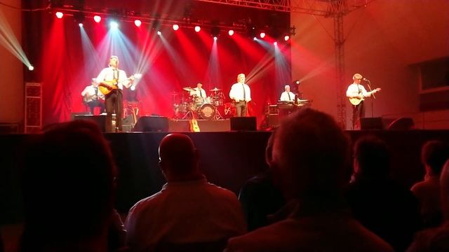 Hollies - Look through any Window смотреть онлайн