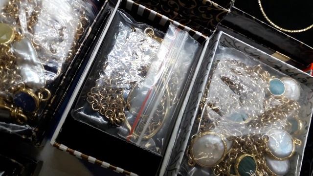 19845 Бижутерия с натуральными камнями сток 6 пак 1кг 6,4€/шт 25шт смотреть онлайн