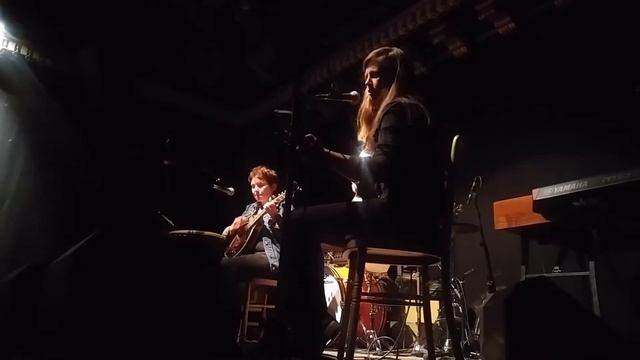 Liz Jones and Suzy Cargill from Broken Windows - Narcissist смотреть онлайн