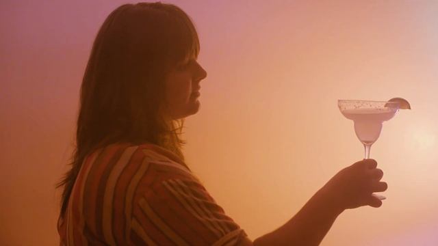 Earleine - Rita [Official Video] смотреть онлайн