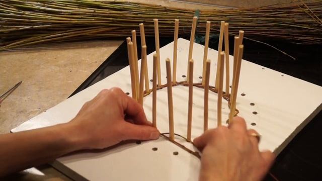 Русская ива - Урок 1. Плетение из ивы. Веревочка в 2 прута.