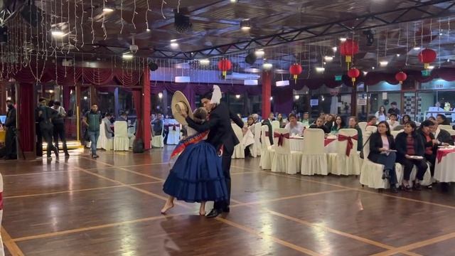 Campeones junior 2022 bailan Raíces y Costumbres de Virú | Sergio Navarro y Mariel Luján смотреть онлайн