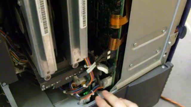 Sun Fire v880 Tour, PCi ii upgrade, and boot up смотреть онлайн