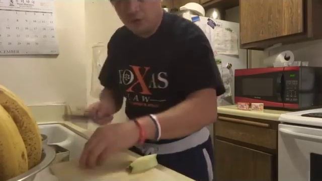 I Am Eating Green Apple - Mikey Gatal Official смотреть онлайн