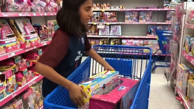 Kids Pretend Play Shopping at Toys store!! surprise birthday toy смотреть онлайн