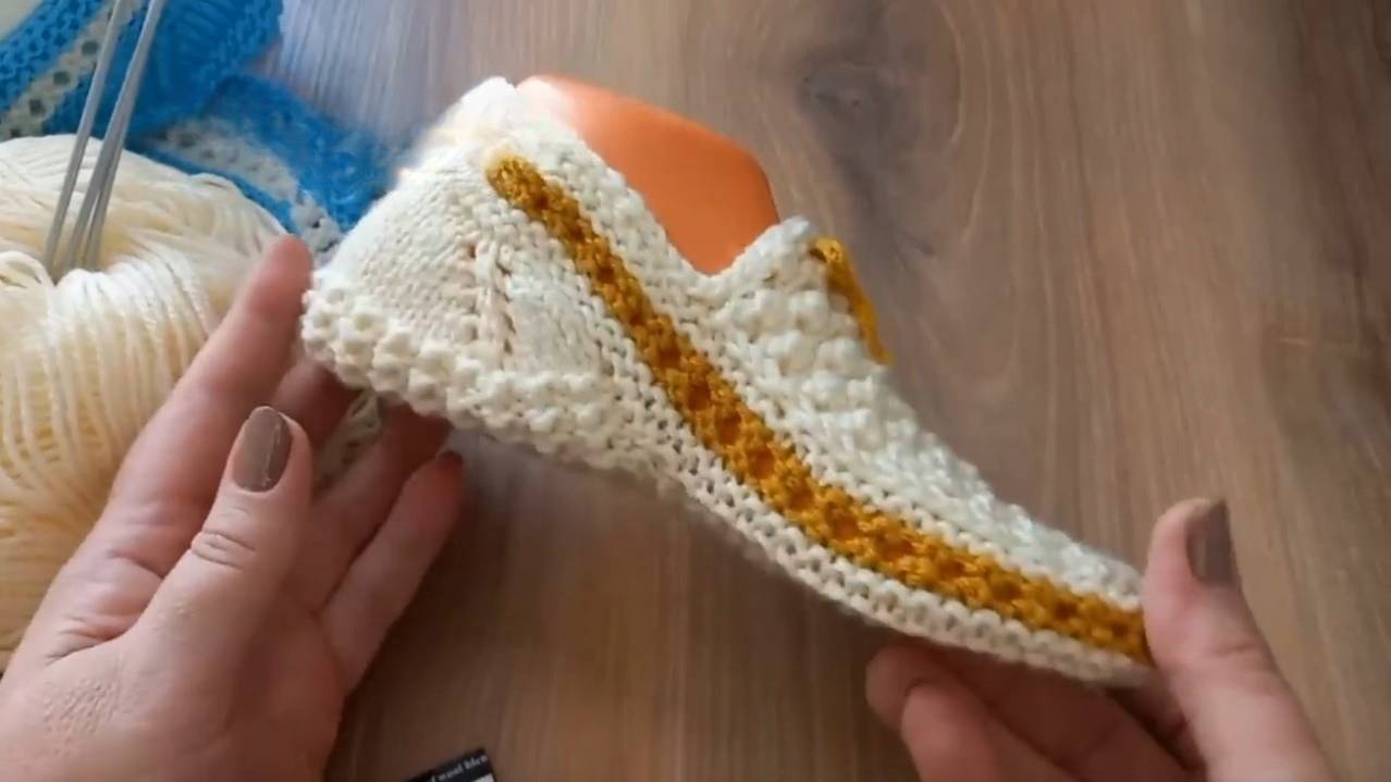 Тапочки-следочки спицами смотреть онлайн