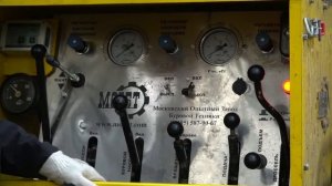 Курс: «Бурение ИГС на буровой установке УРБ 2А2». 4-Органы управления буровой установкой.
