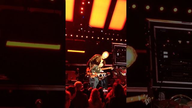 "I'm So Afraid" performed by Fleetwood Mac on Thursday, April 18th at the Boston Garden 04/18/13 смотреть онлайн