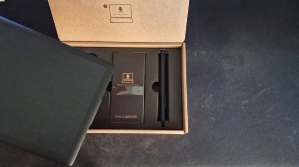 Wacom One S (CTL-472-N) Unboxing