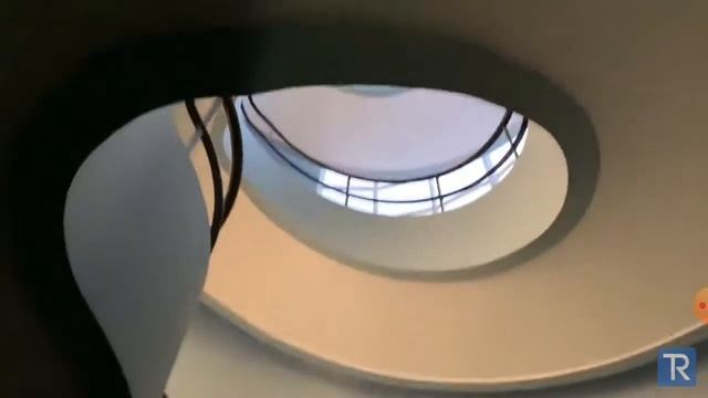 Dropping test - iPhone 11 pro max vs note 10 vs Huawei mate 30 down spiral staircase what happen смотреть онлайн