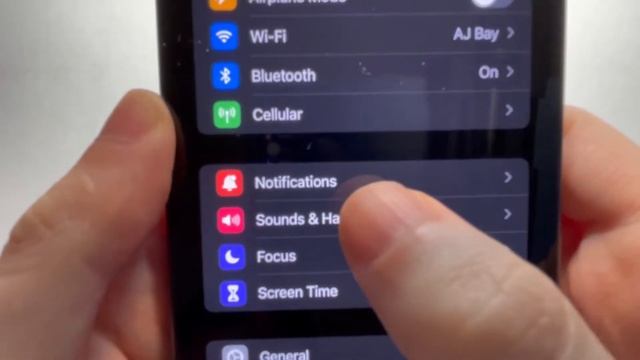 iPhone 13 How to Change Ringer Volume смотреть онлайн