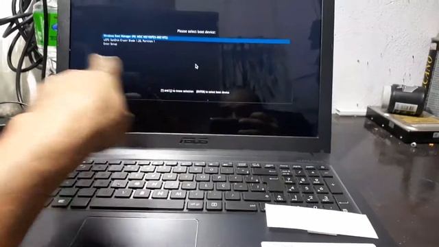 como dar boot pelo pendriver notebook Azus vivobook смотреть онлайн
