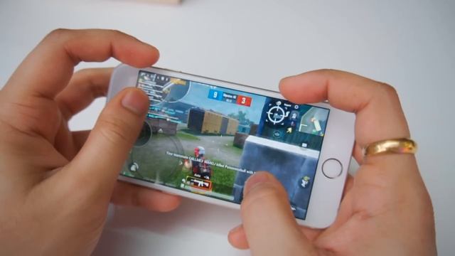 Can You Really PLAY PUBG on This Small iPhone ?? 4.7 Inch Is Enough? смотреть онлайн