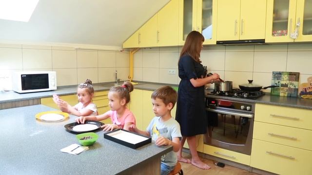 Розвиваючі ігри на кухні | Статус МАМА смотреть онлайн