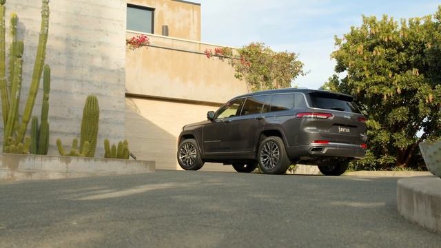 Jeep Grand Cherokee L and Wagoneer differences explained | Driving смотреть онлайн