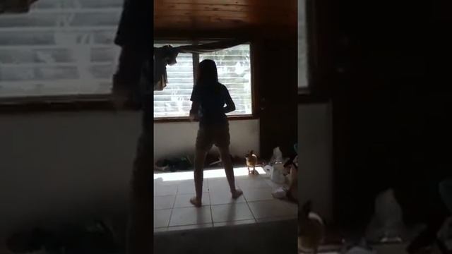 Kelsey [lilsis] dancing to Mac Miller ; Knock Knock. смотреть онлайн