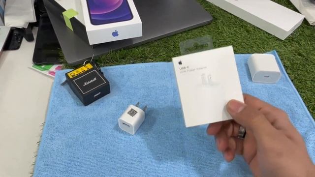 TECH AKB 2 : APPLE CHARGER 5 v/s 20 смотреть онлайн