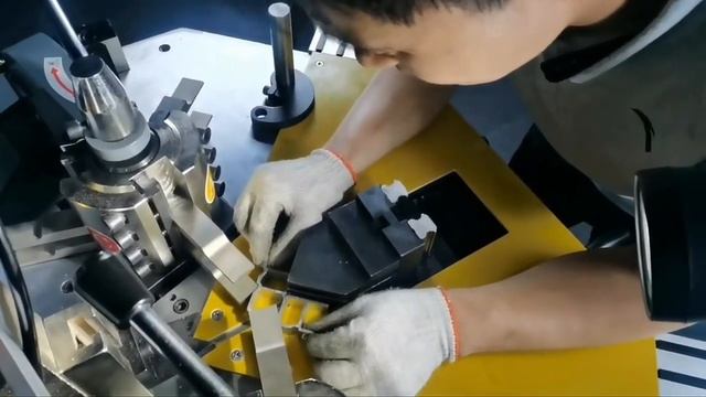Heavy duty single head corner crimping machine for aluminum window and door смотреть онлайн