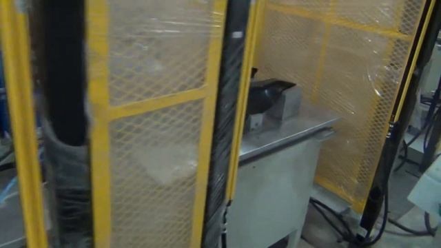 Seat Cowl Ultrasonic welding with Yaskawa robot смотреть онлайн