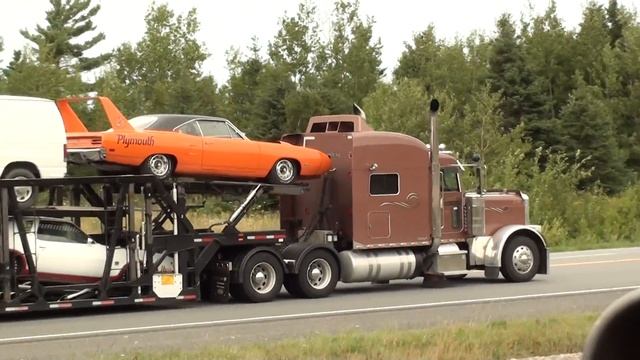 Plymouth Road Runner Superbird Hauled by a nice Peterbilt смотреть онлайн