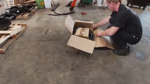 Hydraulic quick coupler unboxing Kubota KX080 смотреть онлайн