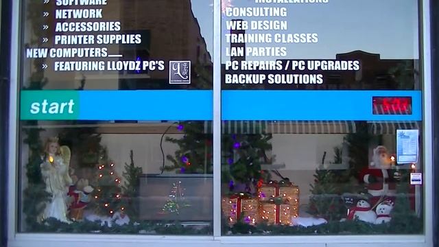 Aurora Computer Center Christmas Window Display 2013 смотреть онлайн