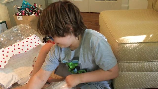 Luke Opening Apple Mac From Kate