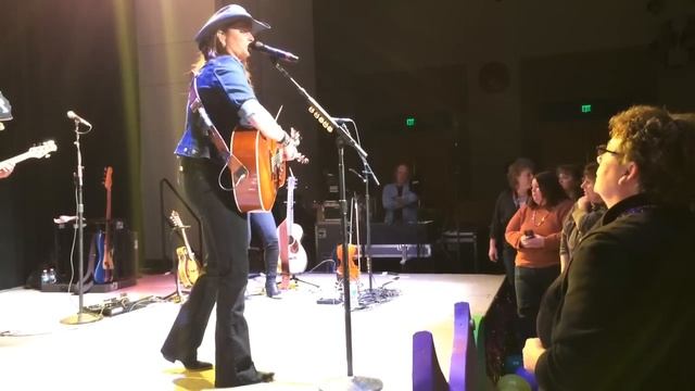 Terri Clark "You're Easy on the Eyes" Live, 2/27/15 смотреть онлайн