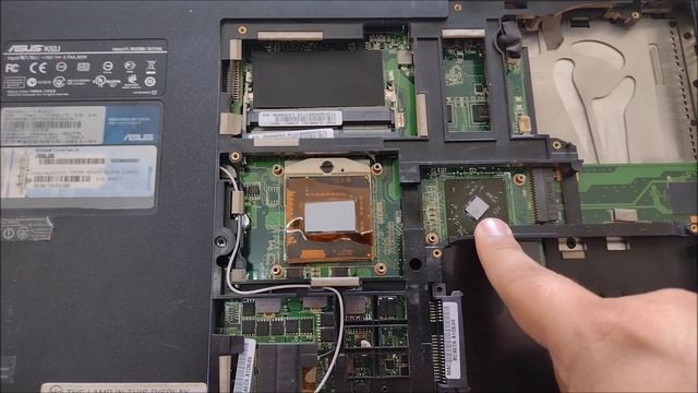 Limpeza Notebook Asus K52J - Notebook Desligando Sozinho смотреть онлайн
