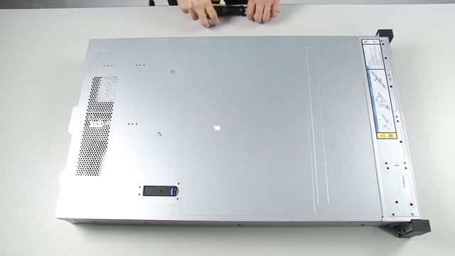 Lenovo ThinkSystem SR590 removing a top cover смотреть онлайн