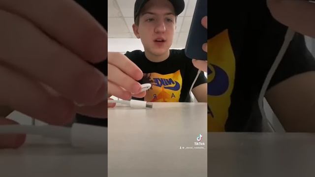 AirTag Unboxing & Setup смотреть онлайн