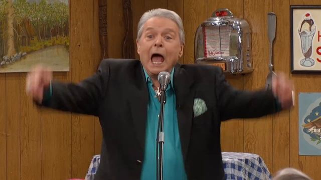 Mickey Gilley sings "Window Up Above" смотреть онлайн