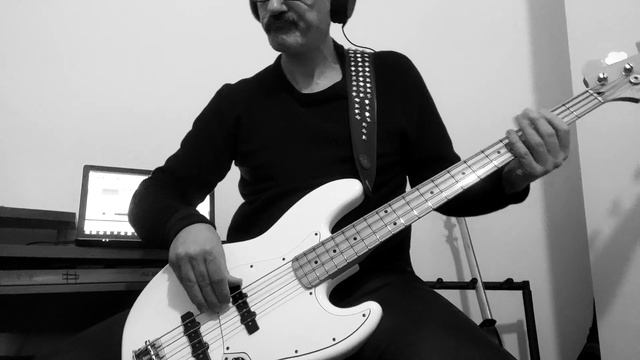 METALLICA Lux Aeterna bass cover смотреть онлайн
