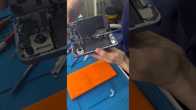 Замена задней крышки iPhone 14 смотреть онлайн